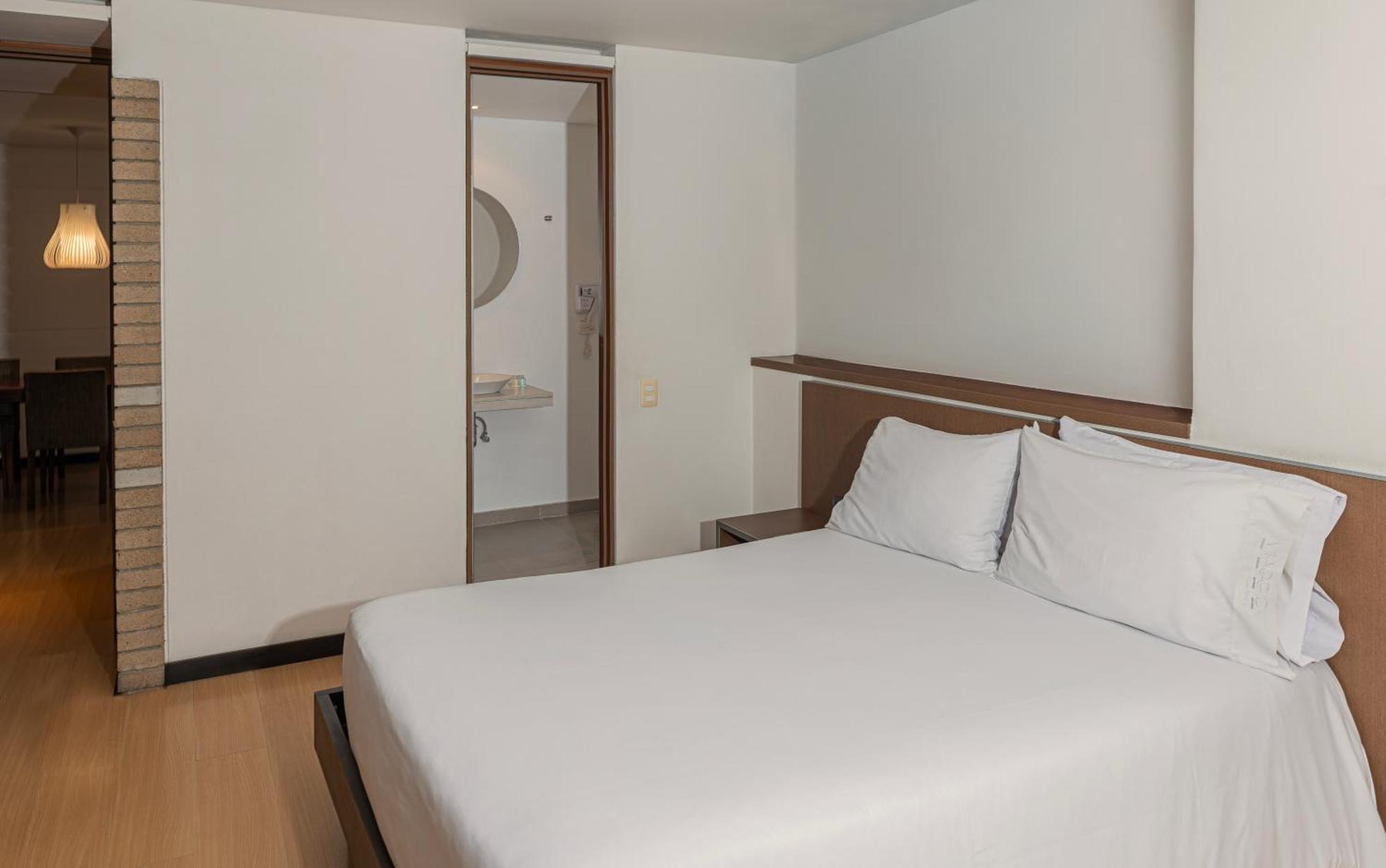 Hotel Viaggio Nueve Tres Богота Екстериор снимка